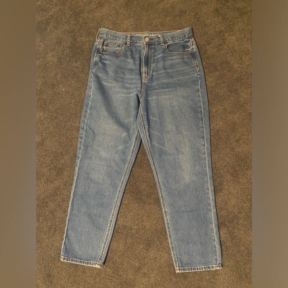 Great condition American eagle mom jeans!